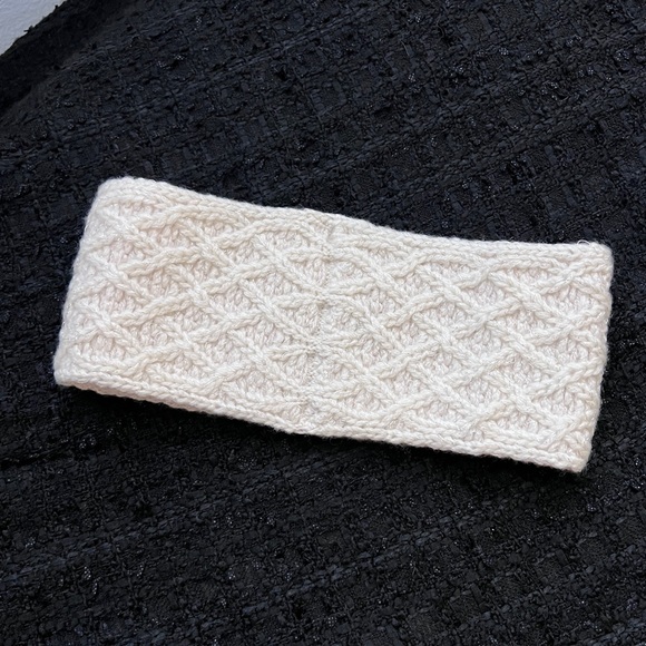 Auth Chanel CC Logo White Knit Cashmere Headband - Kept Unused - Picture 3 of 5